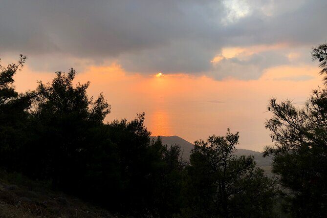 Chania 4x4 Sunset Safari Tour - The Nteres village break: meze, wine, and a real family tavern pace