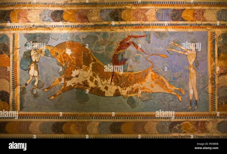 Chania: Knossos Palace - Archaeological museum! - Entering Knossos Palace: how the guide helps you read the site