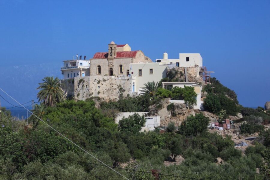 Chania & Rethymno: Elafonisi Beach with Transfer and Guide - Lunch on the Way Back: Traditional Cretan Food and Wine at a Restaurant Stop