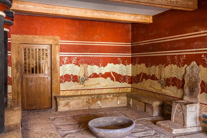 Crete: Knossos Archaeological Site Ticket - Entering the Palace of Knossos: Where the Labyrinth Begins