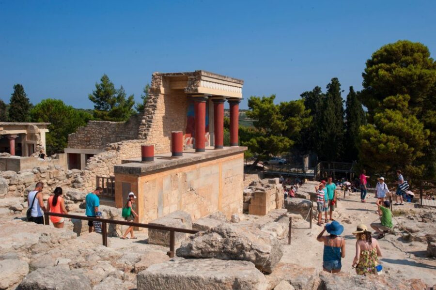 Crete: Knossos Palace and Museum Skip the line Guided tour - Heraklion Archaeological Museum: where the Minoans make sense