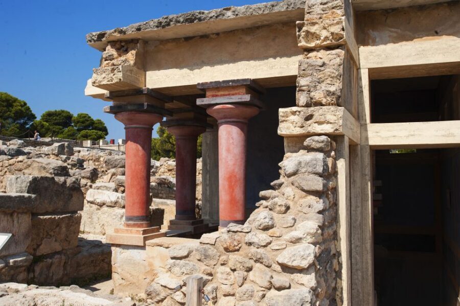 Crete: Knossos Palace and Museum Skip the line Guided tour - Guides, language, and the audio guide check-in