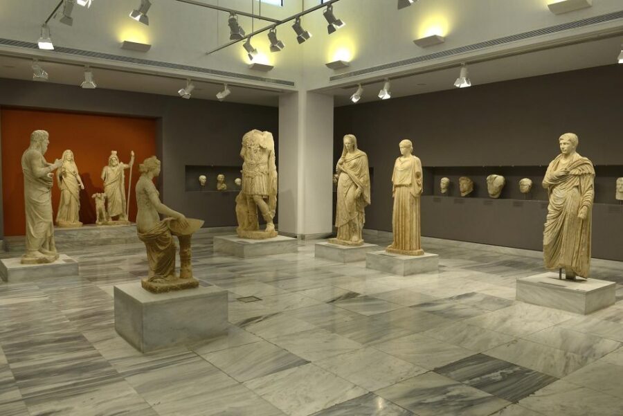 Crete: Knossos Palace, Archaeological Museum & Heraklion - Walking Heraklion: Venetian walls, the old port, and market time