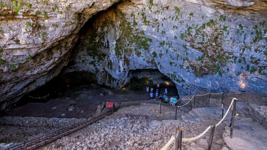 Crete: Land Rover Safari Nida Route - Traditional lunch with unlimited wine: fuel for the village stop