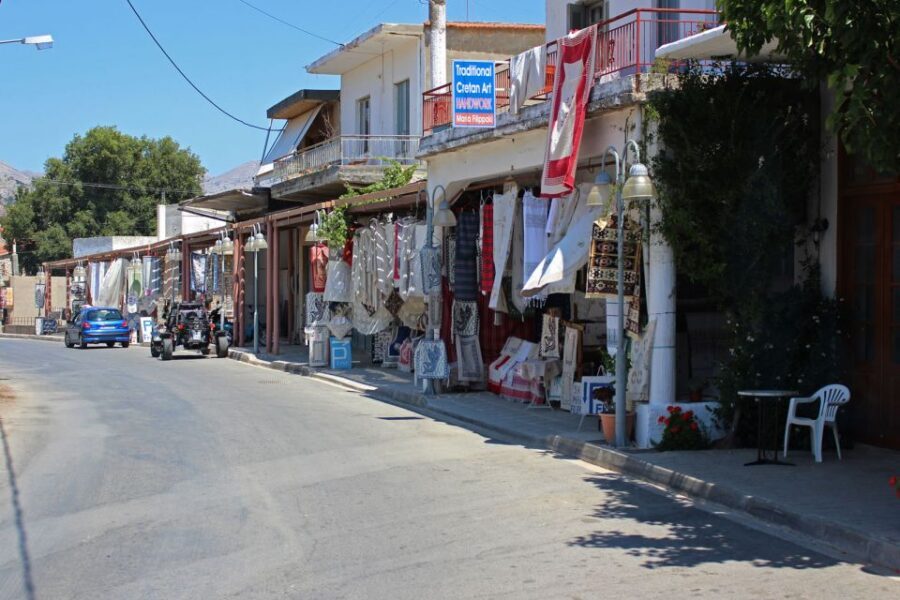 Crete: Land Rover Safari Through Katharo Plateau - Selinari and the vultures: a nature moment with a conservation edge