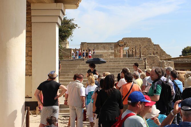 Crete Minoan Discovery Tour with Knossos Palace, Heraklion, and Live Dance Show - Hotel Pickup and the Small-Group Feel