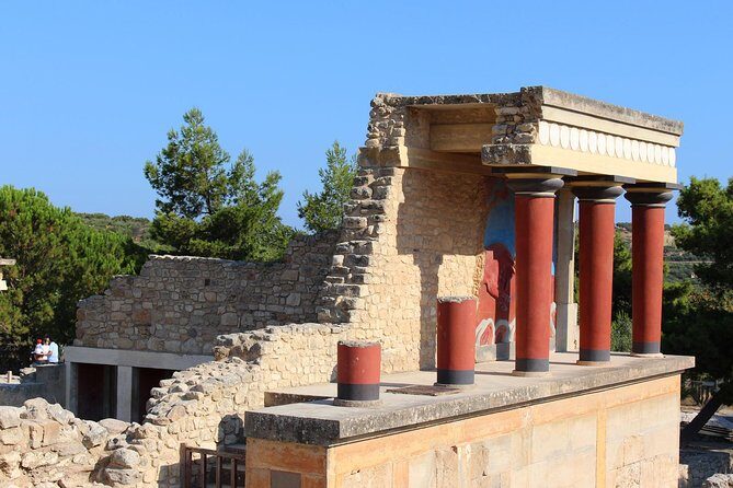 Crete Minoan Discovery Tour with Knossos Palace, Heraklion, and Live Dance Show - Guide Quality: The Difference Between Seeing and Understanding