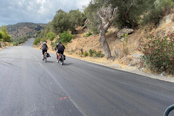 Discover the unknown side of Crete by E-Bike - The ride style: how to match your effort to the terrain