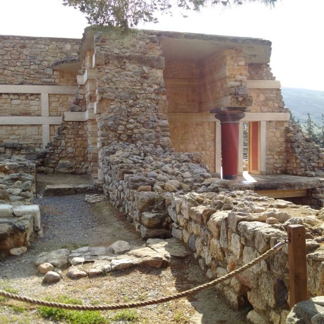 From Heraklion: Knossos Palace Entry Ticket and Private Tour - Sir Arthur Evans: why today’s Knossos looks the way it does