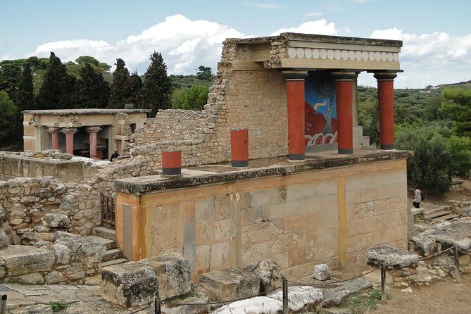 Full-Day Knossos And Heraklion Tour From Chania - Heraklion free time: lunch, museum, or strolling smart