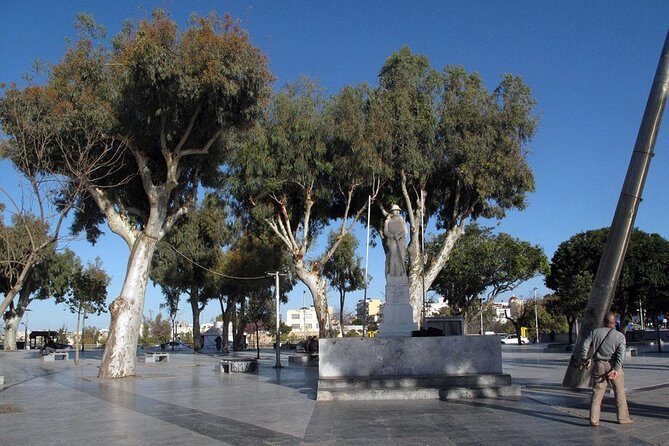 Heraklion city Walking & Tasting tour (Stroll downtown) - Raki and raki meze: a classic Cretan finish (if you drink)