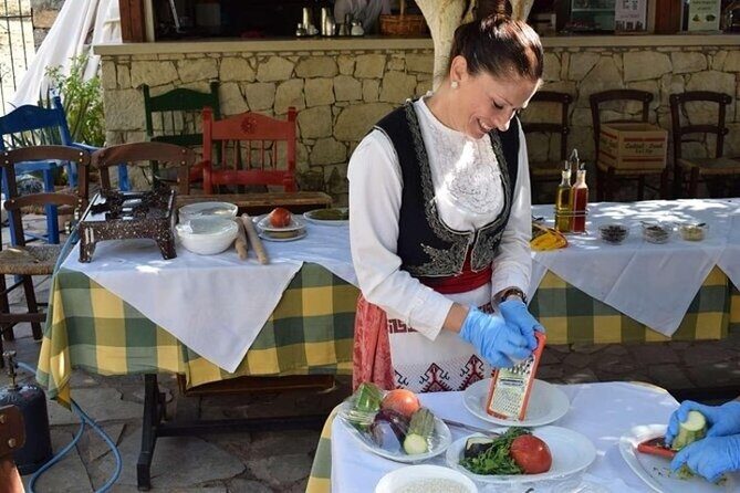 Heraklion: Cretan private cooking lesson with lunch in Arolithos - Key things you’ll love about this Arolithos cooking lesson