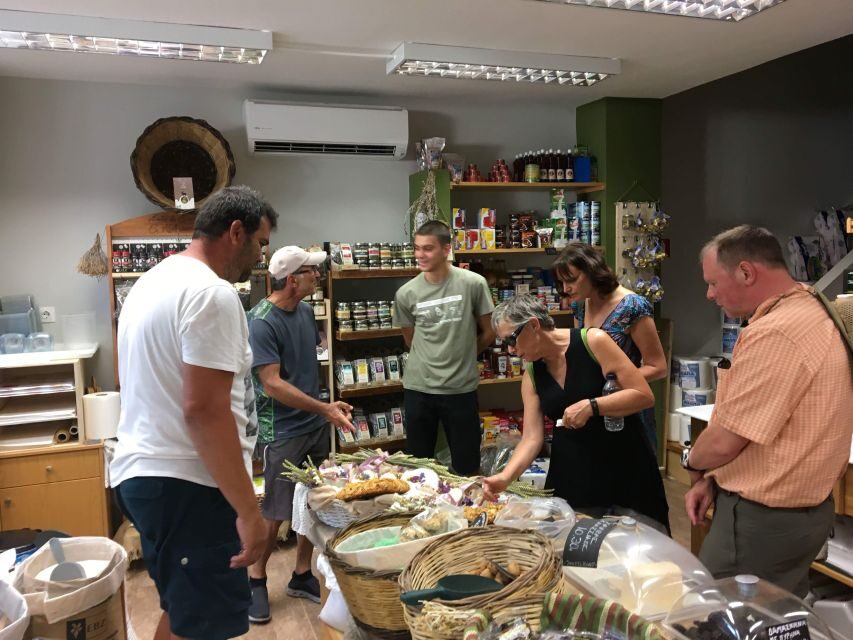 Heraklion: History & Culture Walking Tour with Food Tasting - Meeting at Capsis Astoria and getting your bearings in Eleftherias Square