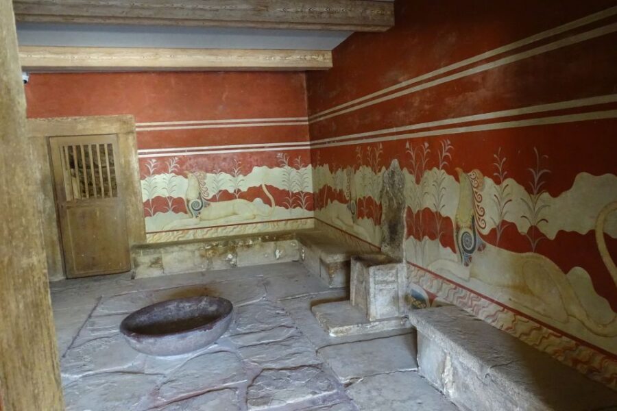Heraklion: Knossos Palace, Zeus Cave & Oil Mill Private Tour - Key highlights worth planning around