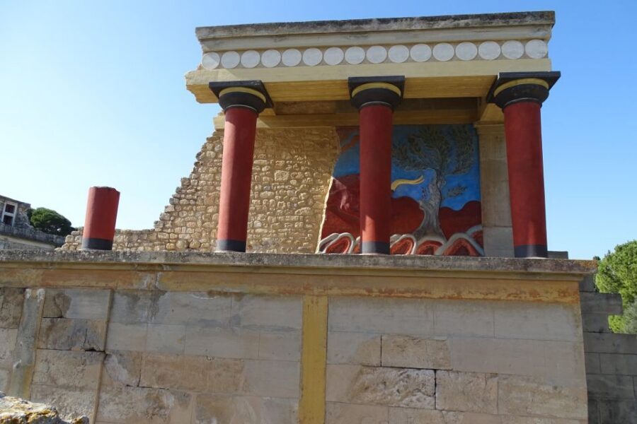 Heraklion: Knossos Palace, Zeus Cave & Oil Mill Private Tour - Pottery, crafts, and the small-workshop feel of Lasithi