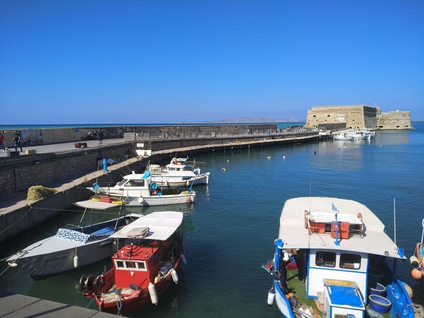 Heraklion: Sightseeing Tour with Greek Meze - Morosini Fountain and the drink stop that keeps your legs happy