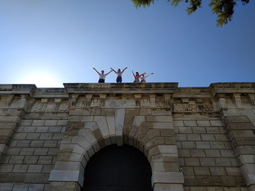 Heraklion: Walking city tour & Wine tasting - Kornarou Square: the long 1-hour segment that changes the vibe