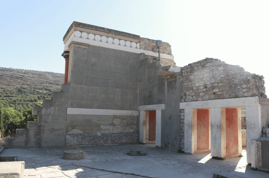 Knossos: Knossos Private Guided Tour - Why a Guide + Archaeologist Combo Matters