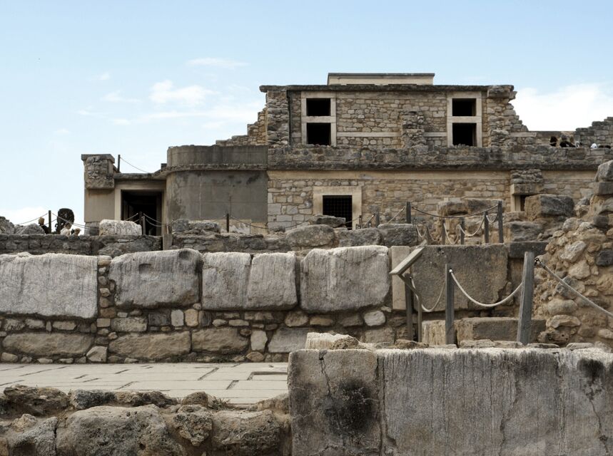 Knossos: Knossos Private Guided Tour - Practical Tips: Shoes, Sun, Water, and the No-Flash Rule