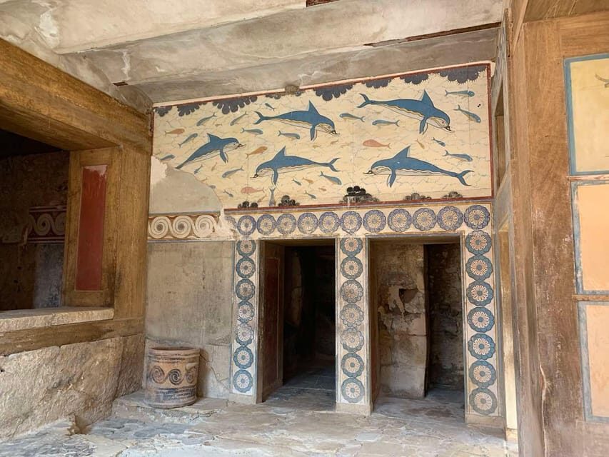 Knossos: Labyrinth of Knossos Skip-the-Line Walking Tour - Knossos in 90 minutes: what the small-group walk covers