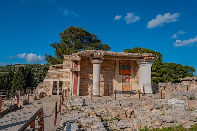 Knossos Palace Private Walking Tour - Royal Apartments: Queen’s Megaron and Throne Room areas