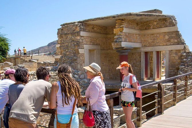 Knossos Palace: Self-Guided Audio Tour on your Phone (without ticket) - Stop 2: Tripartite Shrine and the snake goddess scene