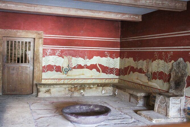 Knossos Palace Self-Guided Treasure Hunt & Tour - Where you finish: the Horns of Consecration payoff