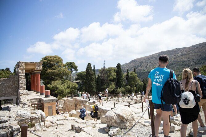 Knossos Palace Self-Guided Treasure Hunt & Tour - Price and value: what $23.26 per group actually means