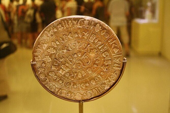 Knossos palace & the Archaeological museum of Heraklion (with Transfer) - Your guide makes the difference at Knossos