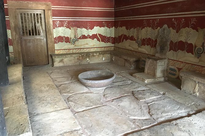Labyrinth of Knossos Skip-the-Line Ticket with Tour Guide - The Palace of Knossos: what your 90 minutes is really for