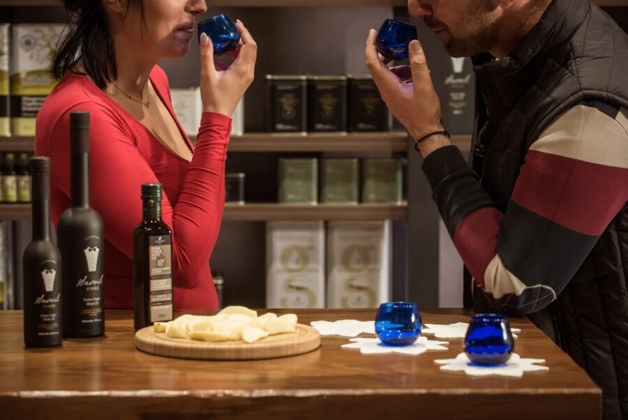 Olive Oil Food Pairing in Crete - What to expect from the instructor and group setup