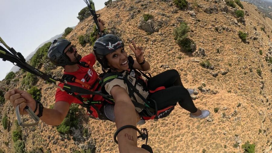 Paragliding in Chania - The 20-minute flight: from coast to mountains