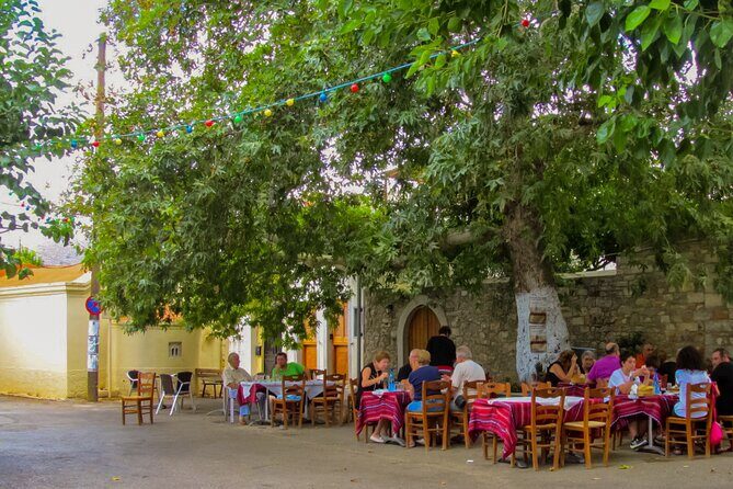 Private 6.5h shore tour to Eastern Crete from Heraklion - Fourni village: the first hour that sets a calm pace