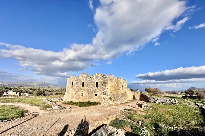 Private Tour of Knossos, Archaeological Museum & Heraklion Town - Hotel pickup and a comfortable ride out to Knossos