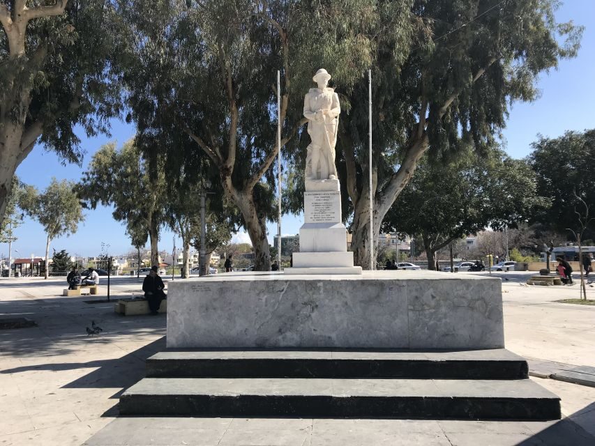 Tastings of Heraklion city - sightseeing walking tour - Sightseeing while you’re eating: Venetian Walls, Lion Square, and cathedrals